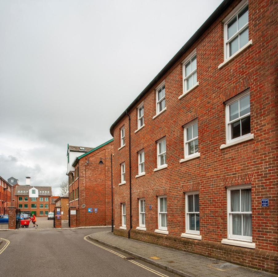 The Spires - Cosy Apartment Just Outside Of City Centre Canterbury Bagian luar foto