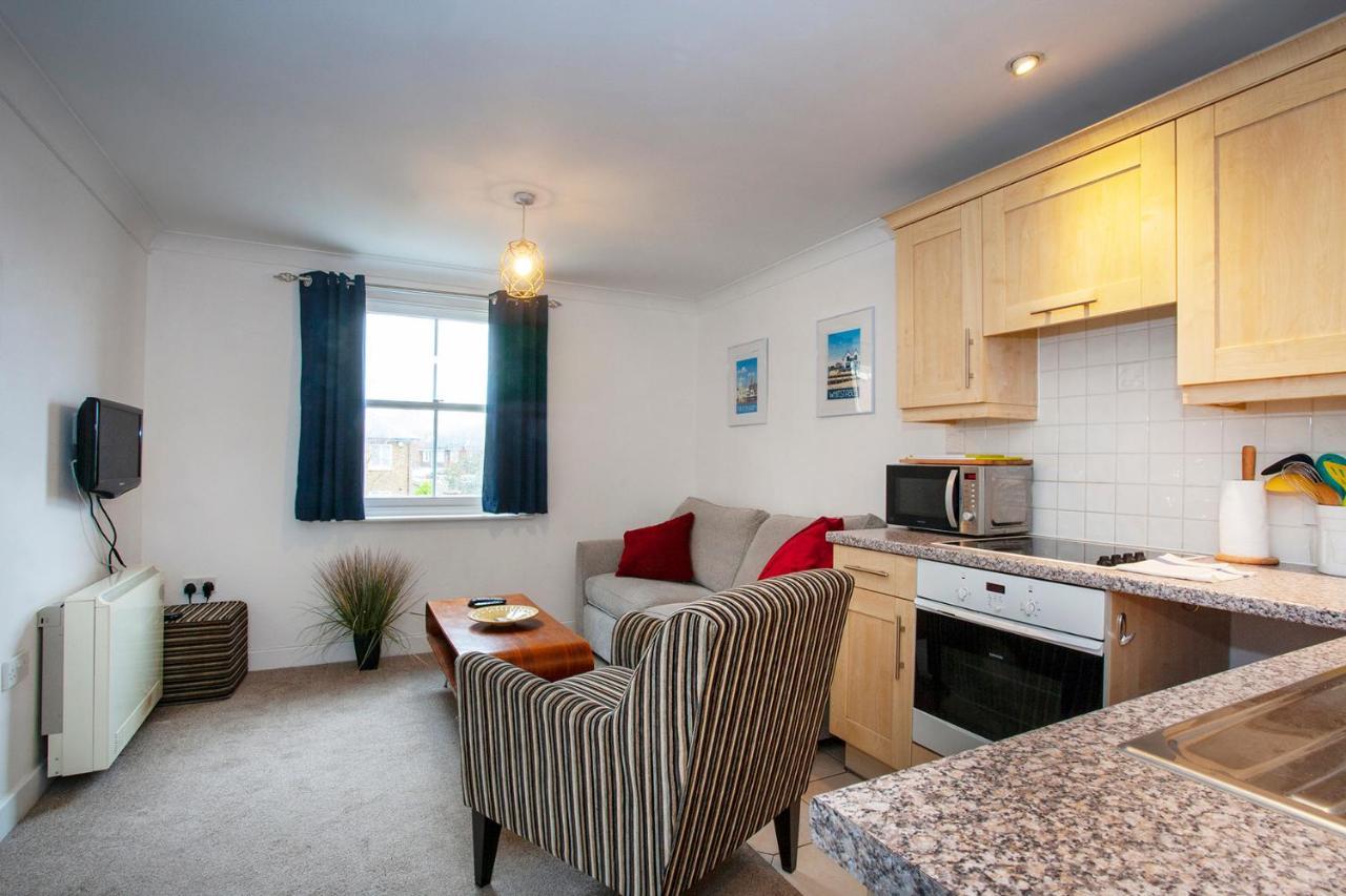 The Spires - Cosy Apartment Just Outside Of City Centre Canterbury Bagian luar foto