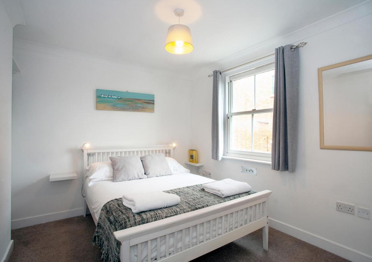 The Spires - Cosy Apartment Just Outside Of City Centre Canterbury Bagian luar foto
